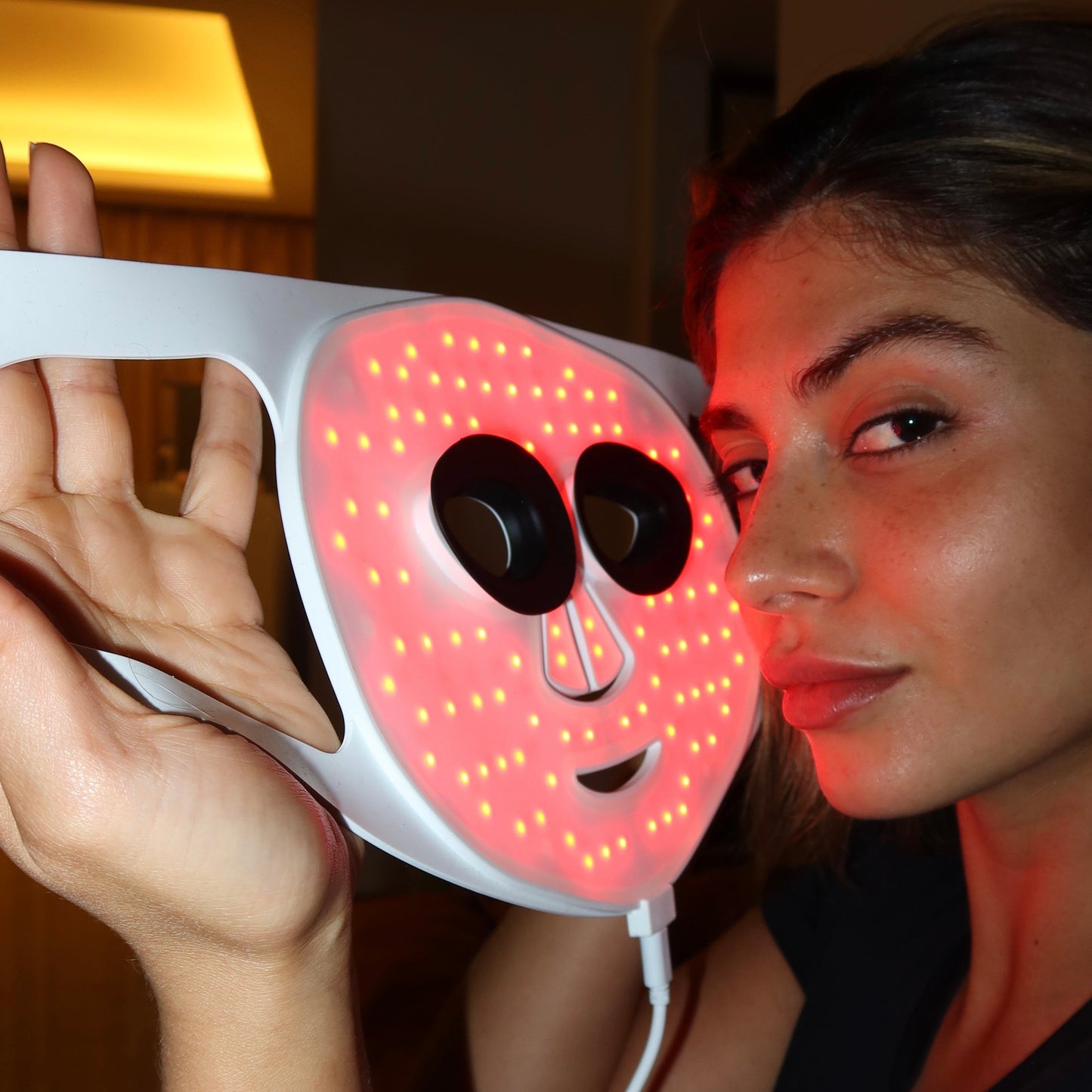 ZAQ  Noor 2.0 Pro - Advance Multi-Wavelength Facial Recovery