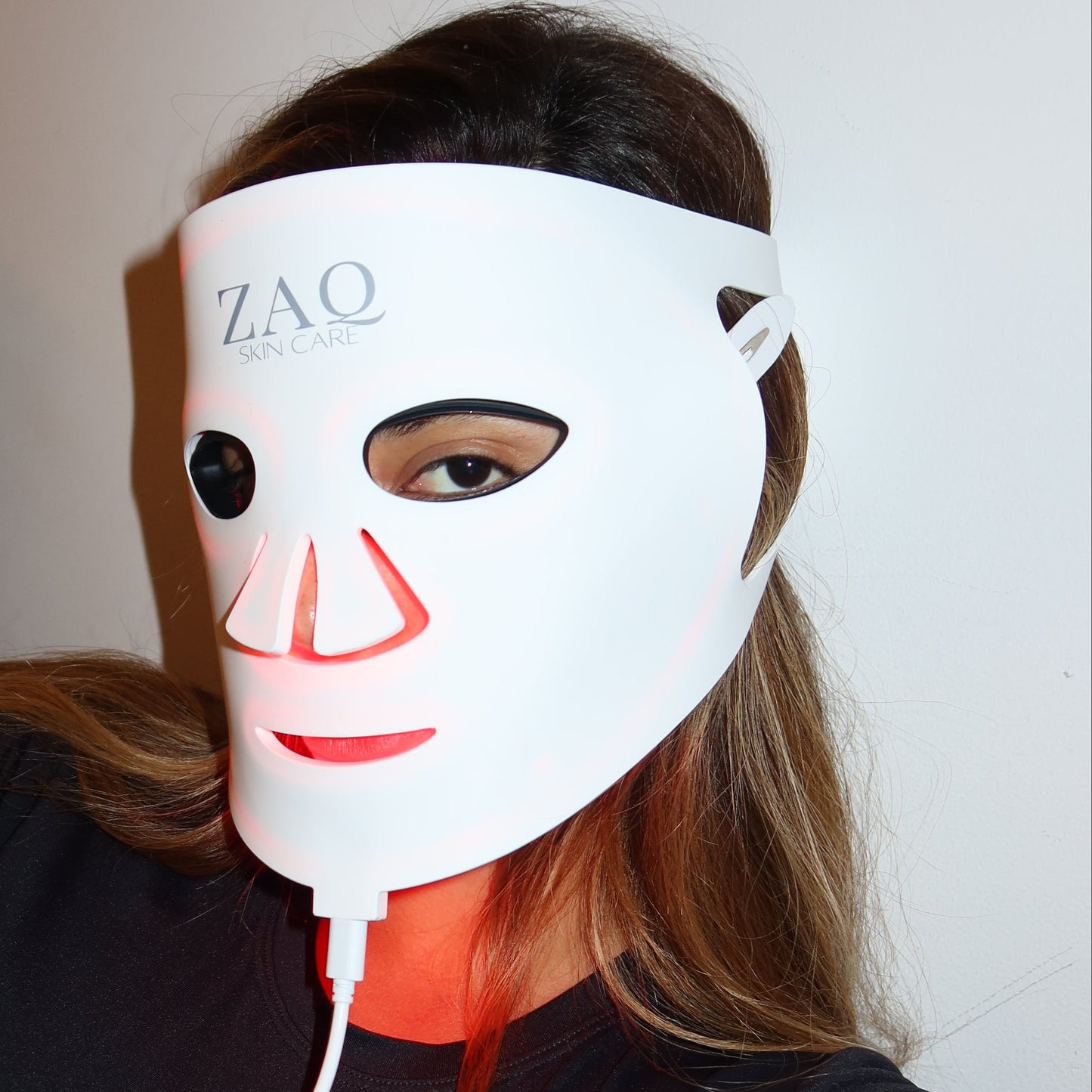 ZAQ  Noor 2.0 Pro - Advance Multi-Wavelength Facial Recovery